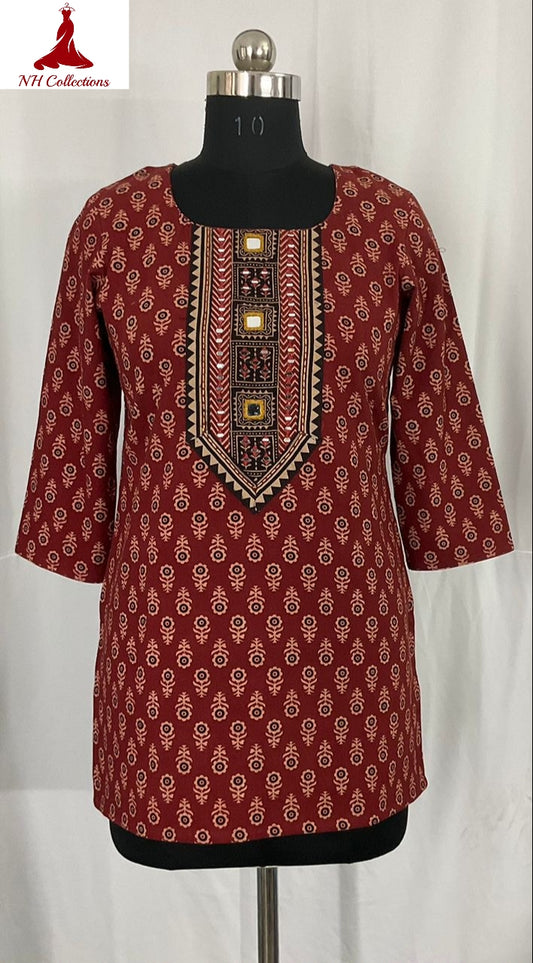 Women's maroon kurta